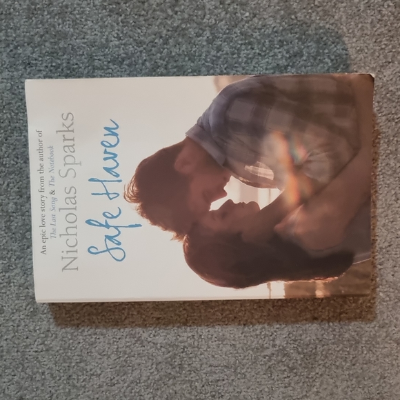 Books, Nicholas Sparks bundle, Safe Haven and The Rescue. - Picture 2 of 7